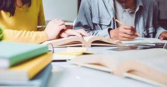 Congedo mestruale nelle scuole in Toscana, ok a mozione Pd in Consiglio regionale