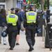 Disordini in Gran Bretagna, polizia di Londra: “Badate ai vostri figli stasera”