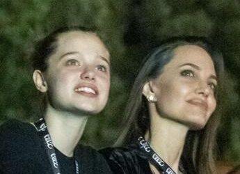 Jolie-Pitt, la figlia Shiloh ha cancellato all’anagrafe il cognome del padre
