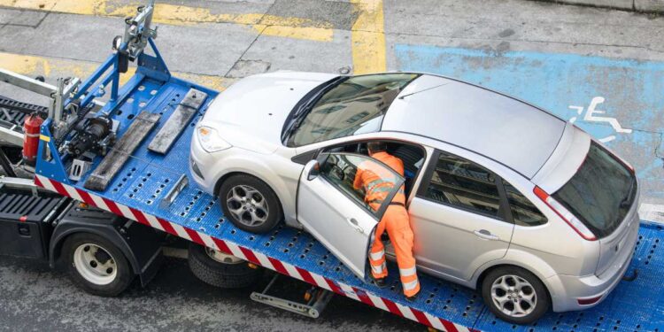 Soccorso Stradale: Assicurazione vs. Aziende Private: Quale Scegliere?