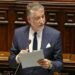 Giuli, debutto alla Camera: il ministro saluta “la sorella d’Italia”
