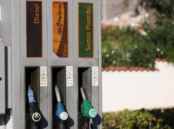 Carburanti, ipotesi allineamento accise gasolio-benzina. Mef: “Nessun aumento”