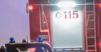 Genova, scontro tra bus e camion in autostrada: un morto e 20 feriti, alcuni gravi