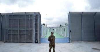 Migranti, la svolta Ue su rimpatri e Paesi sicuri: cosa cambia adesso