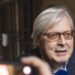 Cattelan e la banana da 6 milioni, Sgarbi: “Opera diventa pensiero”
