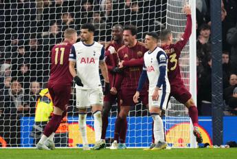 Europa League, Hummels al 91′ salva la Roma dal ko: con il Tottenham finisce 2-2