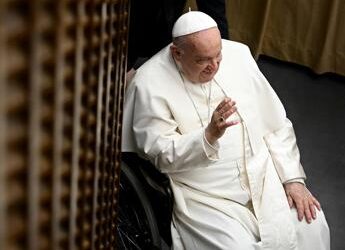 Il Papa ai giovani: “Non truccatevi l’anima, non siate stelle social ma liberi”