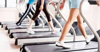 Stare seduti a lungo? Se si bilancia con movimento non è sedentarietà