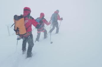 Alpinisti dispersi, soccorritori ancora bloccati a Campo Imperatore