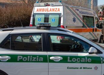 Camion travolge e uccide mamma 34enne a Milano, autista è fuggito