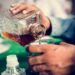 Da cirrosi a encefalopatia di Wernicke, i gravi rischi dell’abuso di alcol