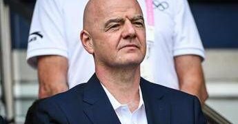 L’Ucraina contro Infantino dopo parole su riammissione Russia in competizioni internazionali: “La guerra è un crimine”