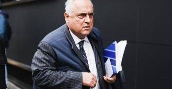 Lotito, la telefonata ‘rubata’ e la nota: “Lazio ha fiducia in Sarri”