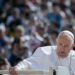 Papa Francesco compie 88 anni, auguri da tutto il mondo. Mattarella: “Sue parole punto fermo”