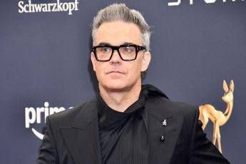 Robbie Williams annuncio choc: “Sto perdendo la vista a causa di una cura dimagrante”, quale ha fatto