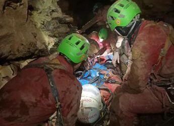 Speleologa bloccata, il racconto dei soccorritori: “Nelle ultime ore ha tenuto duro”