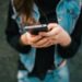 Usare i social deprime i teenager, l’alert in uno studio