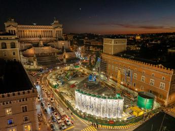 Webuild, svelata a Piazza Venezia la prima opera di “Murales”