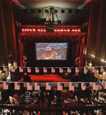 Football, negli Hard Rock Cafe di Firenze, Roma e Venezia la lunga notte del Super Bowl