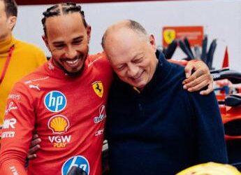Hamilton, svelato il casco che indosserà in Ferrari