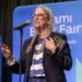 Patti Smith, ha malore sul palco in Brasile: prosegue show in sedia a rotelle – Video