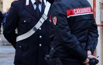Pistoia, massacra coetaneo a colpi di bottiglia: 19enne arrestato per tentato omicidio