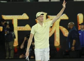 Sinner dopo il trionfo agli Australian Open: “Cahill, ti convincerò a restare”