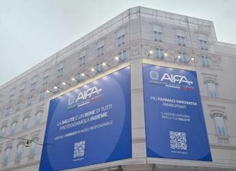 “Usiamo i farmaci in modo responsabile”. A Roma 2 maxi poster su sede Aifa in ristrutturazione