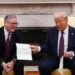 A Trump l’invito di re Carlo: la lettera consegnata dal premier Starmer