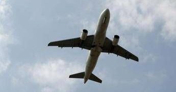 Compagnie aeree a caccia di migliaia di piloti, hostess e tecnici