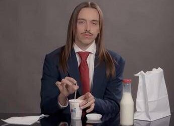 Espresso Macchiato, è polemica su canzone Tommy Cash che prende in giro Italia