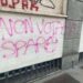 “Non votare, spara”, imbrattato ufficio milanese di Klaus Davi