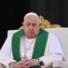 Papa Francesco interrompe l’omelia: “Difficoltà di respiro, mi scuso”