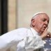 Papa Francesco ricoverato, Vaticano: “Ha riposato bene”