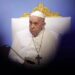 Papa non legge il discorso: “Con la mia bronchite non posso”