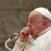 Papa raffreddato e senza voce: “Francesco più esposto a rischio infezioni respiratorie”