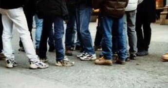 Teramo, 17enne disabile bastonato e gettato in cassonetto: la denuncia del papà sui social