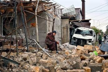 Ucraina, raid su Odessa: oltre 500 case senza elettricità. Oggi nuovo vertice a Parigi