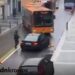 Vigili investiti a Parma, l’autista che ha bloccato col bus l’aggressore: “Era senza scrupoli”
