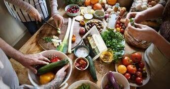 Colesterolo e salute del cuore, i cinque cibi promossi: lo studio