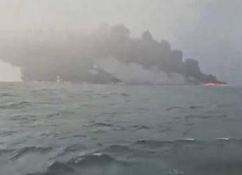 Collisione tra petroliera Usa e cargo nel Mare del Nord: incendio e rischio disastro