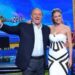 Gerry Scotti cade dalle scale di Striscia la notizia: il video virale