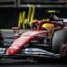 Hamilton, inizio da incubo e testacoda. Poi si lamenta in radio – Video
