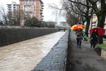 Maltempo, oggi allerta meteo in 4 regioni. In Toscana chiudono scuole e parchi