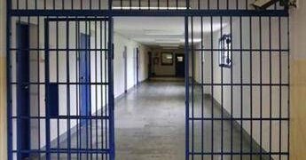 Mattarella firma cinque decreti di grazia: chi sono i detenuti e perché si trovano in carcere