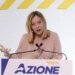 Meloni: “Ue senza difesa come una comunità hippie”