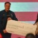 Musk consegna assegni da un milione di dollari a due elettori del Wisconsin, perché