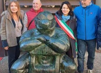 Svelata la statua di Bobo, un omaggio a Sergio Staino