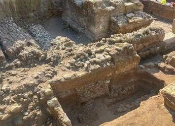 Un epitaffio per un gladiatore scoperto nella necropoli di Liternum