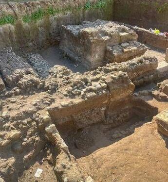Un epitaffio per un gladiatore scoperto nella necropoli di Liternum